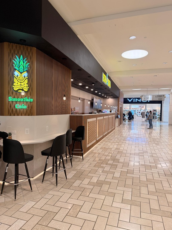 Bora Bora Smoothie Cafe in Tyson Mall