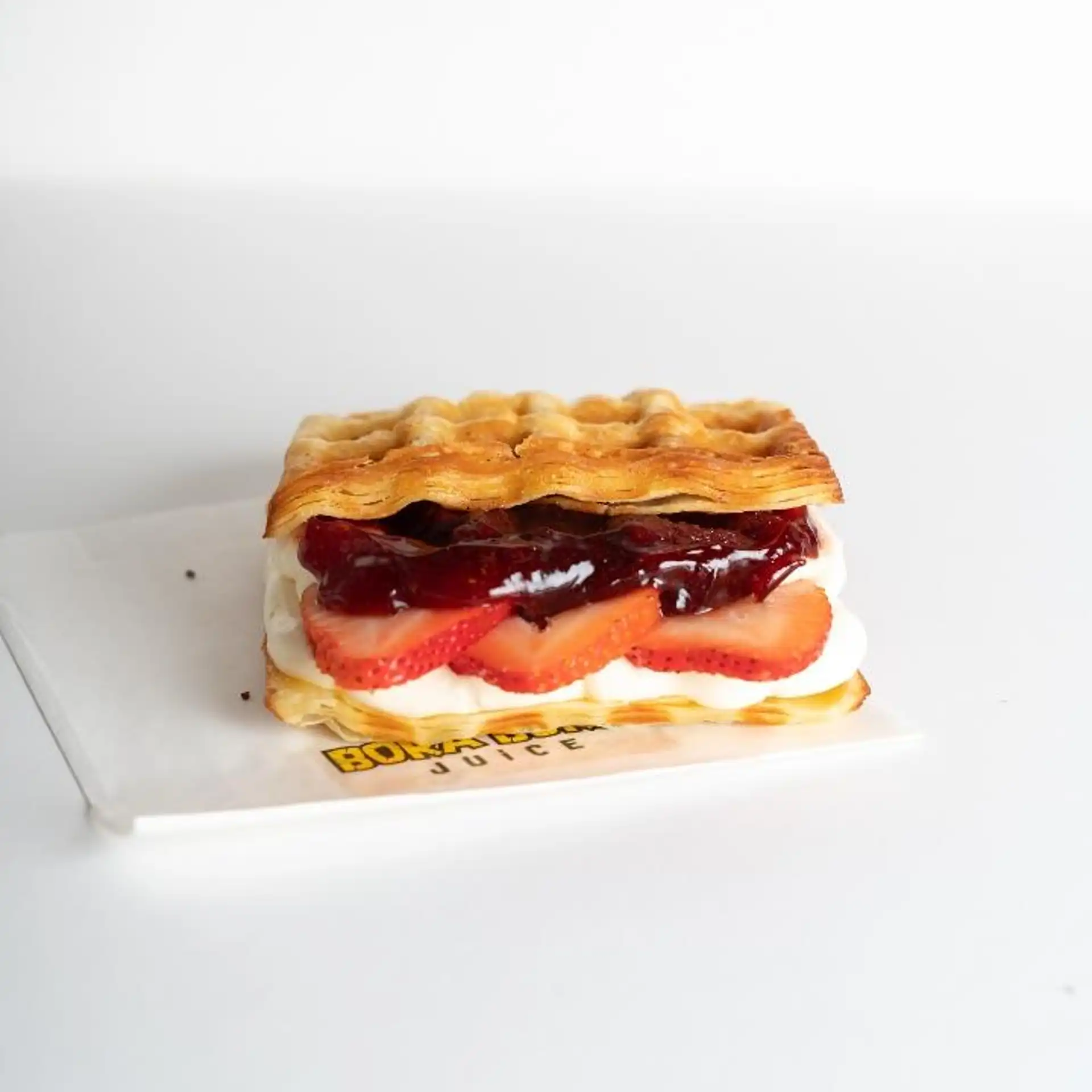 STRAWBERRY CREAM-CHEESE CROFFLE